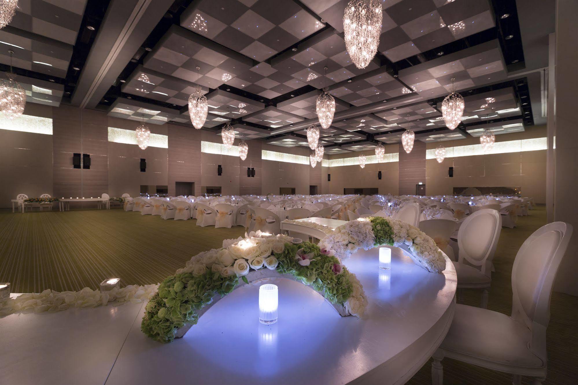 Novotel Al Bustan Hotel Abu Dhabi