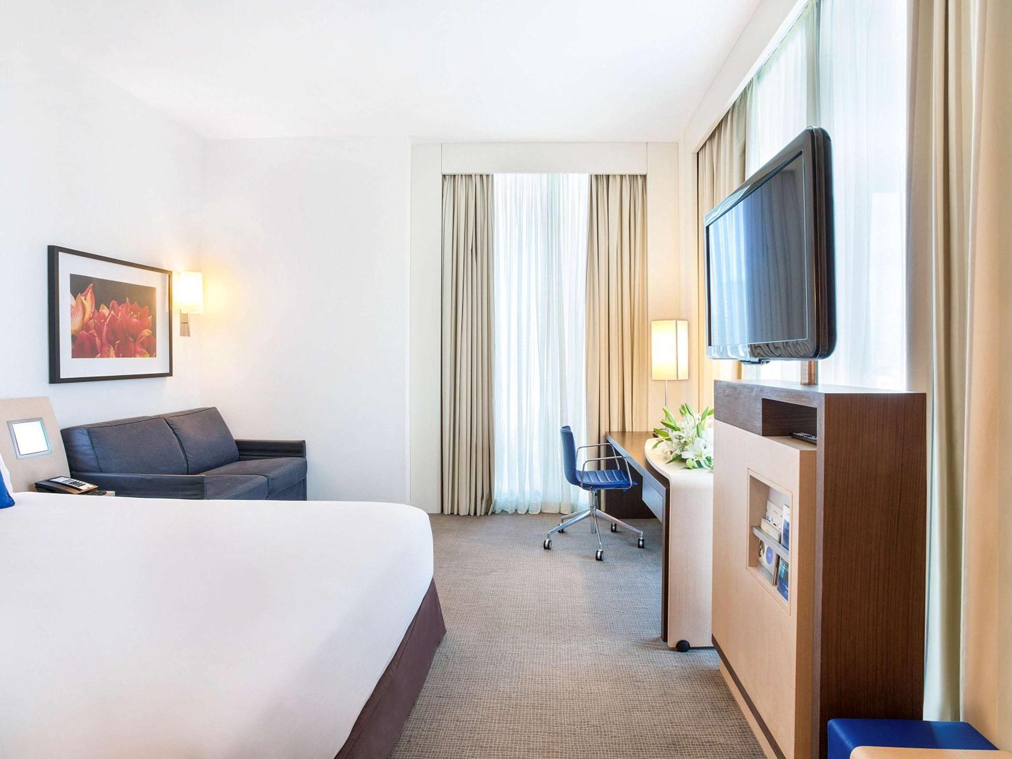 Novotel Al Bustan 4*