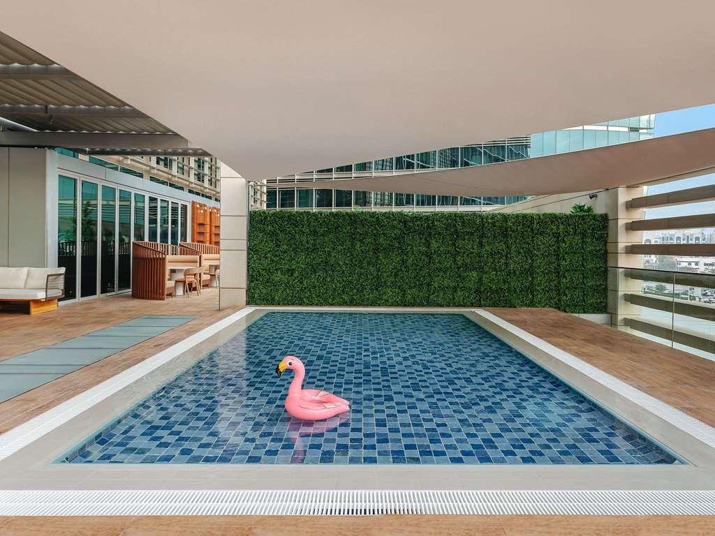 Novotel Al Bustan Hotel 4*